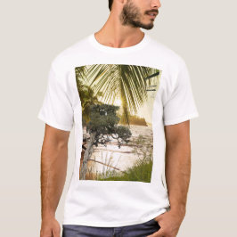 Warme Natuur met bomen, water en zonlicht T-shirt