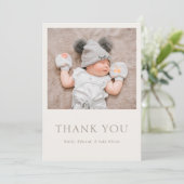 Warme neutrale babyshowerfoto bedankkaart (Staand voorkant)