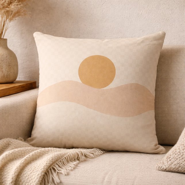 Warme woestijn gloed worp kussen (Beige and taupe desert sun art for a grounded neutral living room.)