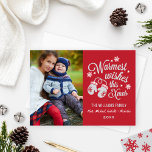Warmest Wishes Vintage Red Christmas Foto Feestdagenkaart<br><div class="desc">De groet van de de kaartgroet van de  stijl Kerstmisfoto kenmerkt een "Warmste wensen dit Kerstmis"witte scripttekstontwerp met een paar gezellige winterwanten en winterpatroon van sterren en sneeuwvlokken. Personaliseer met uw foto en aangepaste tekst. Kardinaal rood,  wit en lichtgrijs kleurenschema.</div>