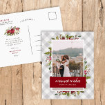 Warmest Wishes Winter Greenery Foto Feestdagenkaart<br><div class="desc">Betaalbare op maat gedrukte vakantiefoto-briefkaarten met eenvoudige sjablonen voor aanpassing. Dit feestelijke ontwerp is voorzien van een elegante waterverf florale rand van holle bladeren en bloemen in rode, groene en woeste kleuren op een neutrale buffelvormige achtergrond. Pas het met uw foto en douanetekst aan. De rug van het Briefkaart heeft...</div>