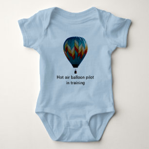 Warmluchtballonpiloot in trainingscreeper romper