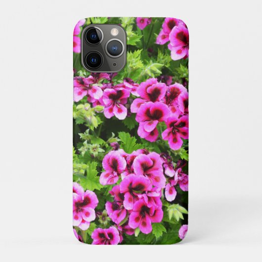 warmroze geraniumbloemen die op een Struik groeien Case-Mate iPhone Case (Achterkant)
