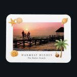 Warmste Wishes Strandfoto Moderne Kerst Magneet<br><div class="desc">Een moderne kerstmagneet met een eenvoudig en leuk ontwerp met een zeester,  palmboom,  kokosnoot drink en schelpen die uw favoriete strandfoto accentueren,  samen met de begroeting "Warmest Wishes" en jouw naam.</div>