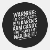 Warning It's Noteasy To Be Karen's Arm Candy  Ronde Sticker (Voorkant)