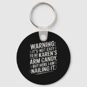 Warning It's Noteasy To Be Karen's Arm Candy Sleutelhanger (Voorkant)