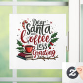 Wasbeer draagt kerstmuts en kerst raamsticker (Huis)