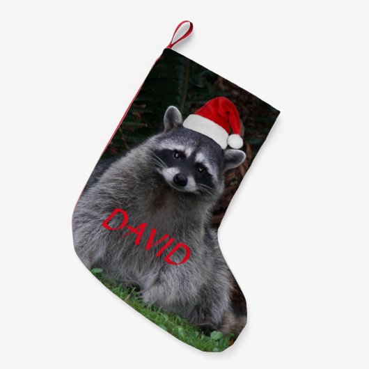 Wasbeer draagt rode kerstmuts met naam kleine kerstsok (Voorkant (Hangend))