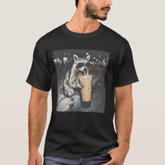 Wasbeer-Drinkend-Ijskoude-Koffie T-shirt