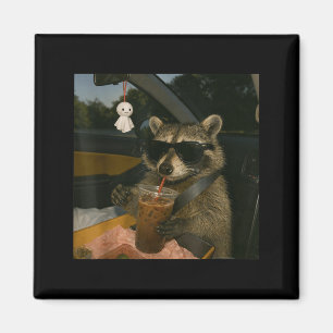 Wasbeer drinkt ijskoude koffie grappig dier meme m magneet