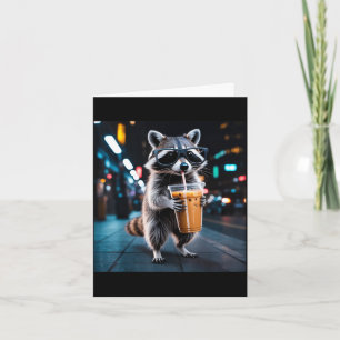 Wasbeer drinkt ijskoude koffie grappige dieren mem kaart