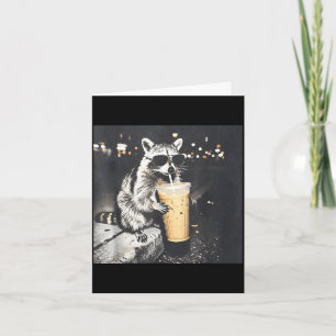 Wasbeer drinkt ijskoude koffie grappige meme afbee kaart