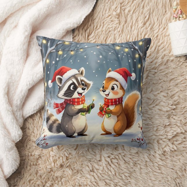 Wasbeer en eekhoorn hangen kerstlichtjes op kussen (Deken)