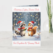 Wasbeer en eekhoorn hangen kerstverlichting feestdagen kaart (Voorkant)