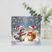 Wasbeer en eekhoorn hangen kerstverlichting feestdagenkaart (Staand voorkant)