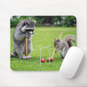 Wasbeer en eekhoorn spelen croquet muismat