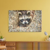 Wasbeer genesteld in een holle boom canvas afdruk (Insitu (Woonkamer))