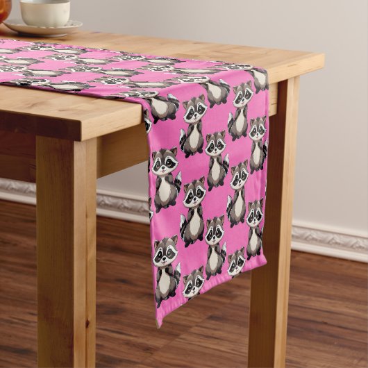 Wasbeer Patroon Design Roze Korte Tafelloper (Voorbeeld)