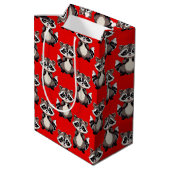 Wasbeerpatroon ontwerp rood medium cadeauzakje (Achterkant Gekanteld)