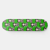 Wasbeerpatroonontwerp groen persoonlijk skateboard (Horizontaal)