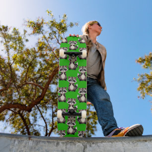 Wasbeerpatroonontwerp groen persoonlijk skateboard