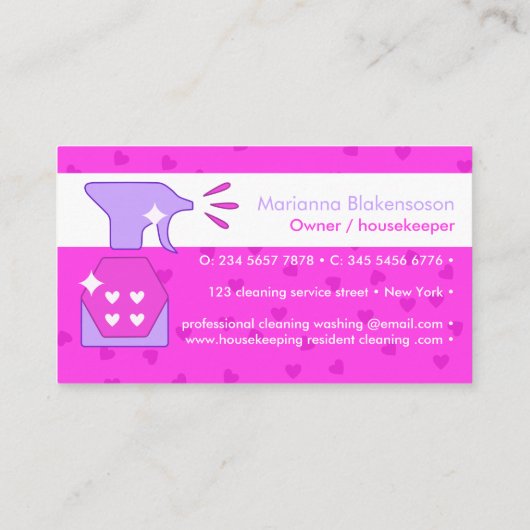 Wasen van roze kunststofspray op flessen visitekaartje (Achterkant)