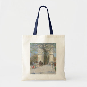 Washington Arch, Spring door Frederick Childe Hass Tote Bag