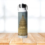 Washington, DC Capitool Gebouw Waterfles<br><div class="desc">Houd uw drankjes warm of koud,  waar u ook gaat,  met deze trendy,  vacuüm geïsoleerde waterfles met een foto-afbeelding van het US Capitol Building in Washington,  DC. Selecteer de grootte en kleur van uw waterfles.</div>