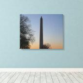 Washington Monument bij zonsondergang in DC Canvas Afdruk (Insitu (Houten vloer))