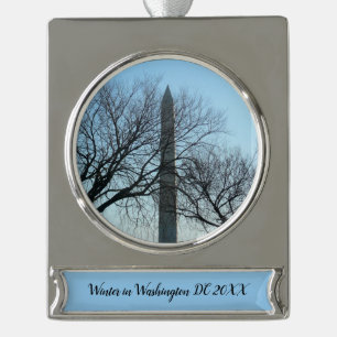 Washington Monument in de Winter I Landschap Verzilverd Banner Ornament