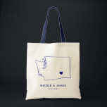 Washington State Wedding Welcome Bag Map Tas Navy<br><div class="desc">Een welkome cadeautas van een bruiloft met kaart-afbeelding. Je gasten zullen graag in hun hotel kijken en dit tas vinden vol met behandelingen die op hen wachten. U kunt het hart op de locatie van uw grote dag plaatsen met behulp van de functie "Pas verder aan".</div>