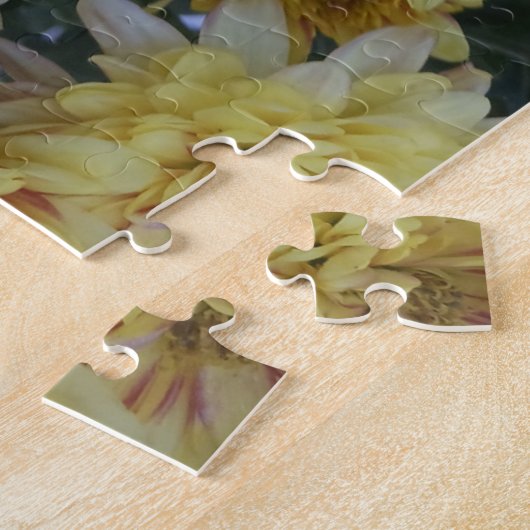 Wasp op een puzzel met mum-puzzel legpuzzel (Zijkant)