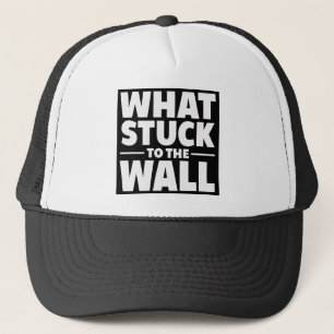 Wat bleef hangen aan de Wall Official Logo Trucker Pet