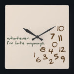 Wat dan ook, ik ben altijd te laat vierkante klok<br><div class="desc">Grappig uurwerk voor de persoon die te laat is. De getallen zijn in de onderste hoek verpulverd en de woorden "hoe dan ook,  ik ben hoe dan ook te laat" zijn in een casual lettertype gedrukt. Je kunt me vrij berichten met een aangepast ontwerp/een aangepast kleurenverzoek.</div>