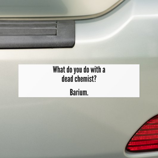 Wat doe je met een dode chemicus? Barium Bumpersticker (Op auto)