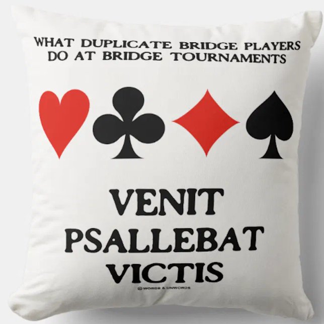 Wat duplo maakt Venit Psallebat Victis Kussen (Classic bridge saying throw pillow for any bridge player who plays in lots of bridge tournaments)