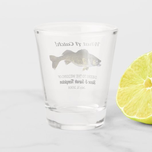 Wat een Vangst Vist Walleye Wedding Date Favor Shot Glas (Achterkant)
