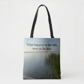 Wat er bij het meer gebeurt, blijft bij het meer tote bag (Voorkant)