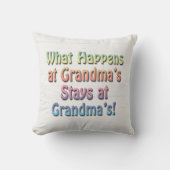Wat er gebeurt bij oma blijft bij oma's grappig kussen (Voorkant)