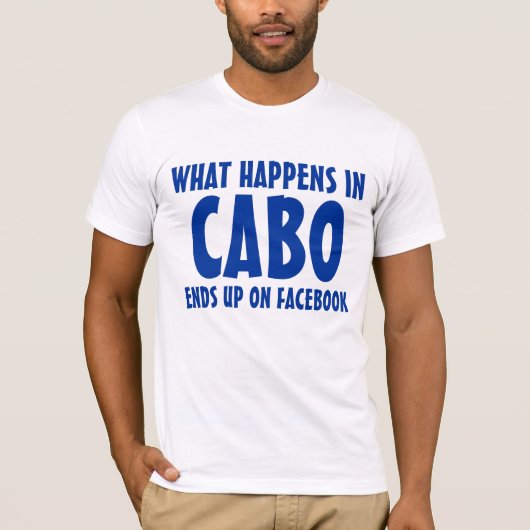 Wat er gebeurt in Cabo eindigt op Facebook strak T-shirt (Voorkant)