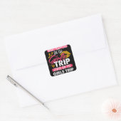 Wat er gebeurt op de meisjes die op de straat staa vierkante sticker (Envelop)