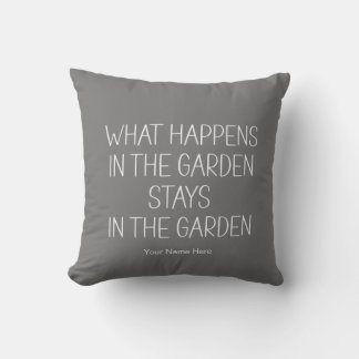 Wat er in de tuin gebeurt blijft humoristisch grap kussen