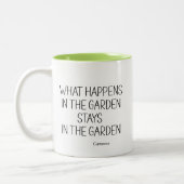 Wat er in de tuinstaat gebeurt is een grappige gra tweekleurige koffiemok (Links)