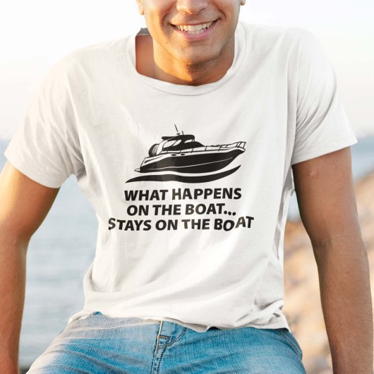 Wat er op de boot gebeurt ... Staven aan boord T-shirt