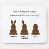 Wat gebeurt er als je een chocolade konijntje eet? muismat (Voorkant)