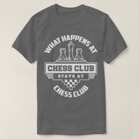 Wat gebeurt er bij schaakclub? t-shirt (Design voorkant)