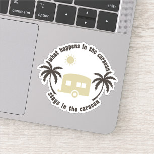 Wat gebeurt er in Caravan Stays Private Fun Campin Sticker