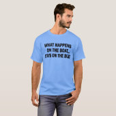 Wat gebeurt er op de boot blijft op de boot - grap t-shirt (Voorkant volledig)