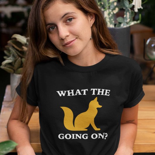 Wat is de vos aan het doen? t-shirt
