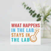 WAT IS ER GEBEURD IN HET LAB STAYS IN HET LAB - LA BRIEFKAART (Staand voorkant)